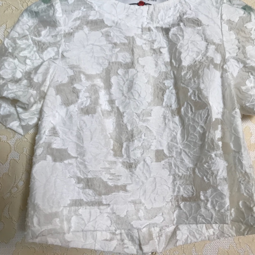 Beautiful lace top with zipper back - size 6 - Picture 2 of 6